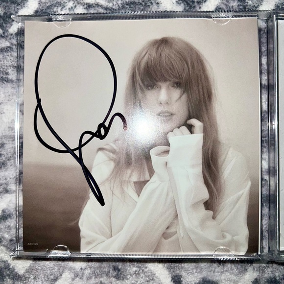 Handsigned Taylor Swift TTPD tortured poets department authentic CD disc - Picture 2 of 6
